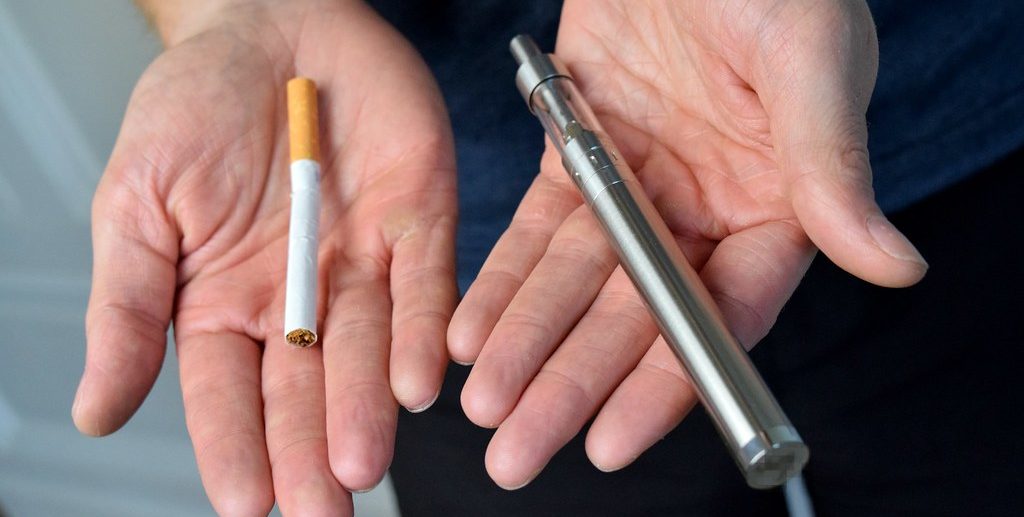 Vaping vs smoking. Here's 5 reasons to ditch the cigarettes